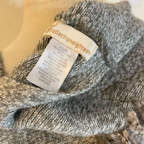 Faux-fur infinity scarf | 13’’x54’’ | Faux- Fur one piece wrap around scarf - Picture 10 of 10